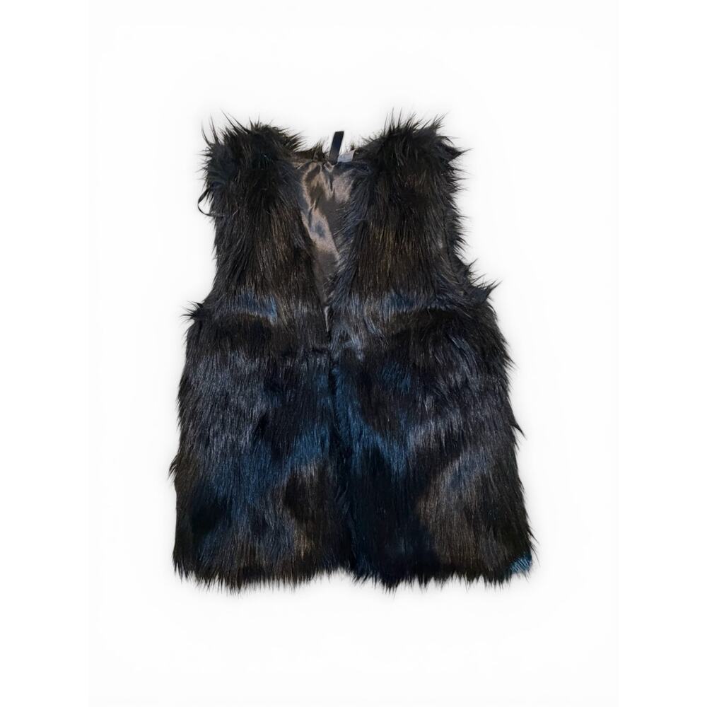 🖤 Divided Faux Fur Vest – Size 6 – Black Shaggy Statement Layer